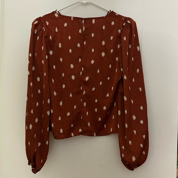ASTR the Label Rust Blouse Keyhole Top Puff Sleeve Design Pattern Date Night‎ - Picture 5 of 7